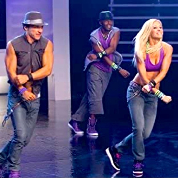 Zumba Fitness Exhilarate. The Ultimate Zumba Fitness DVD Experience. - Picture 7 of 15